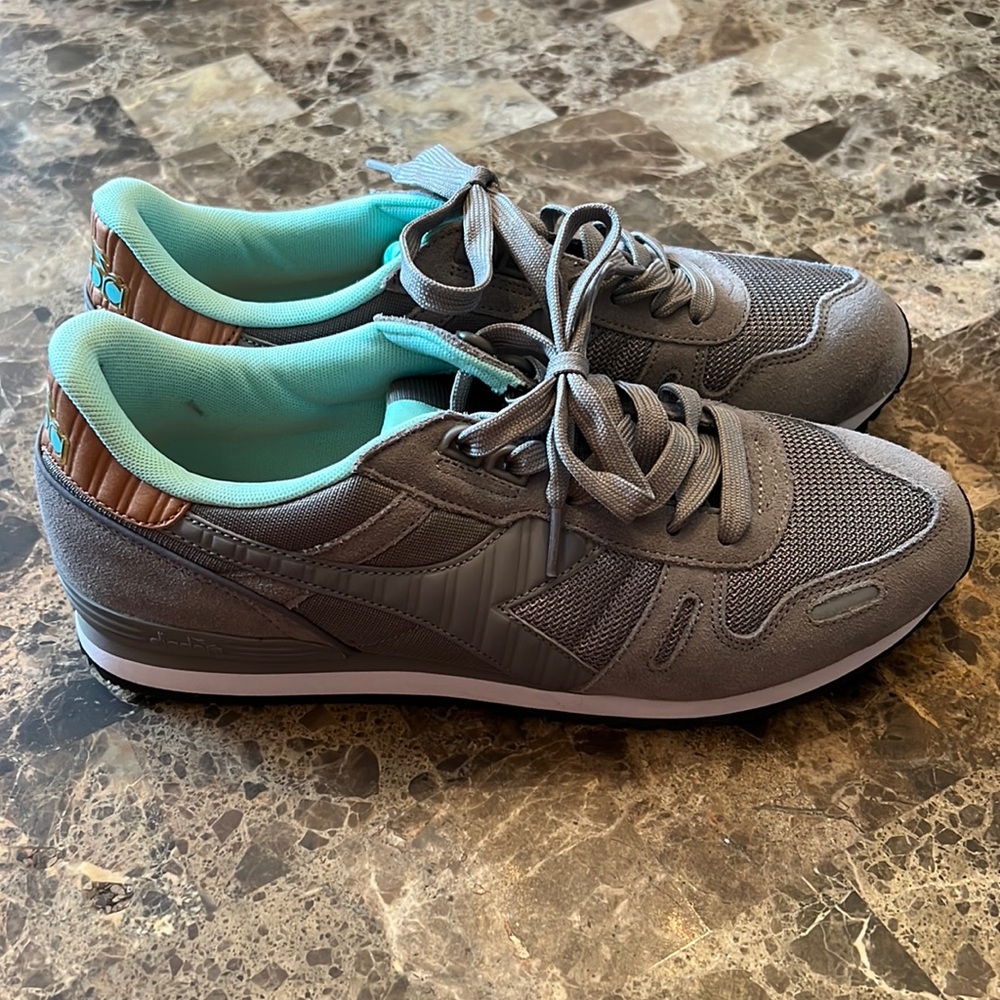 NWOT-Womans Diadora Tennis Shoe